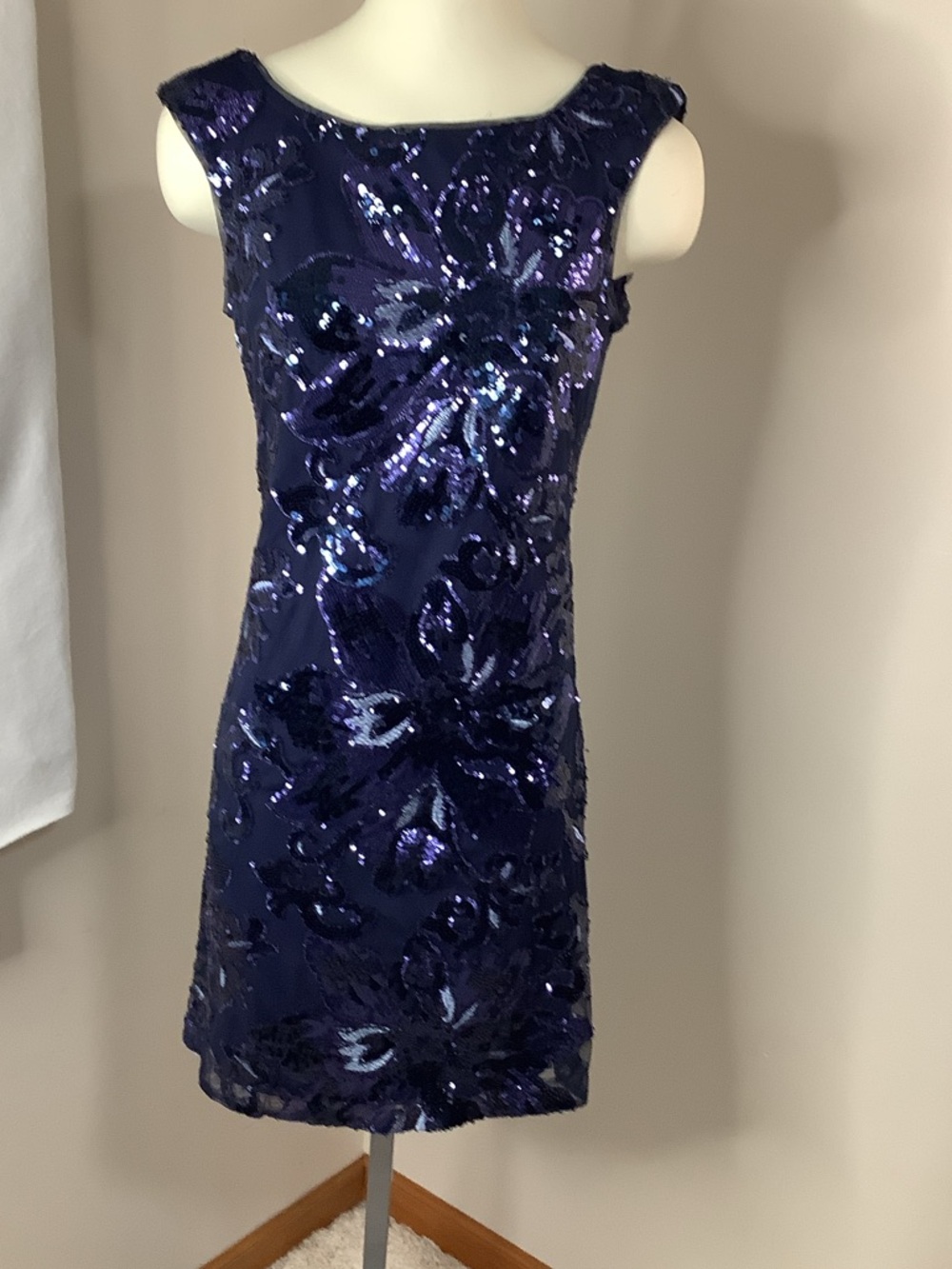 White House Black Market Sequin Sheath Dress in Deep Navy Size 2